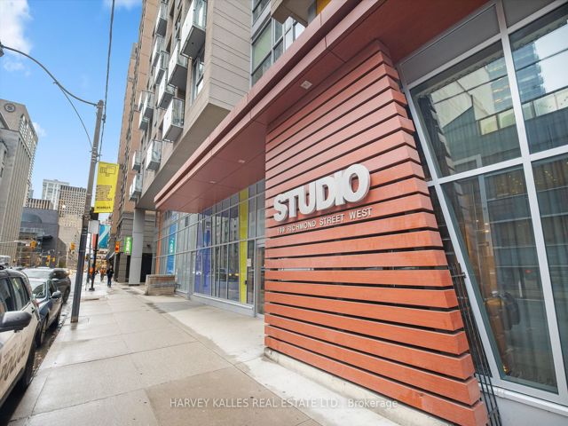 PH101 - 199 Richmond St W