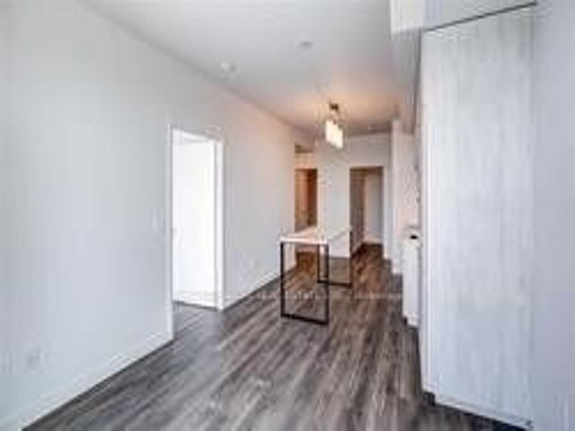 5212 - 8 Eglinton Ave E