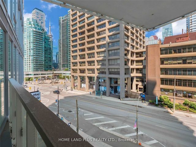 421 - 15 Queens Quay E