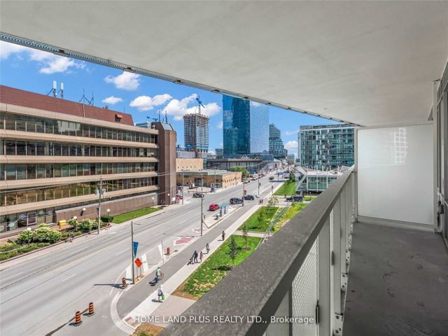 421 - 15 Queens Quay E