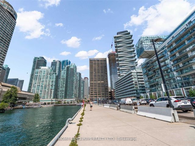 421 - 15 Queens Quay E