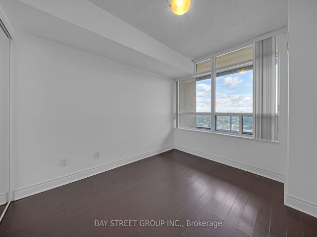 2321 - 15 Northtown Way