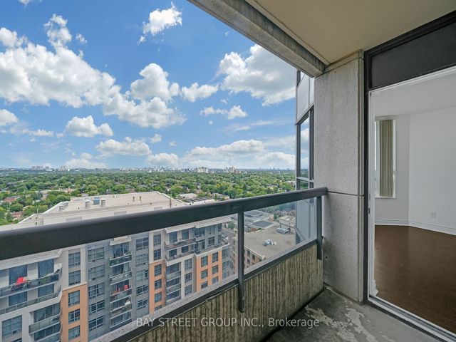 2321 - 15 Northtown Way