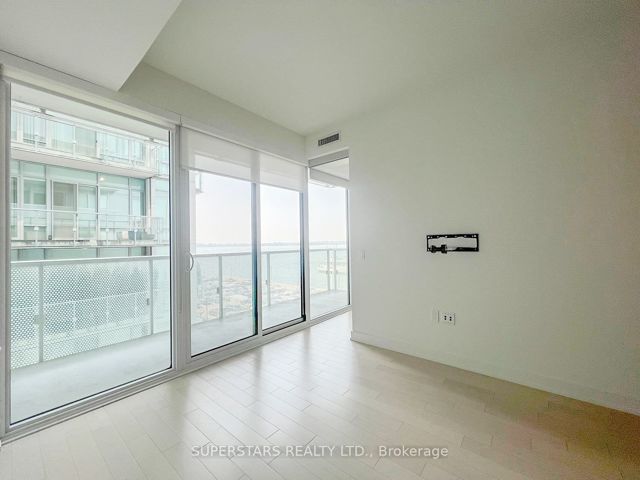 410 - 15 Queens Quay E