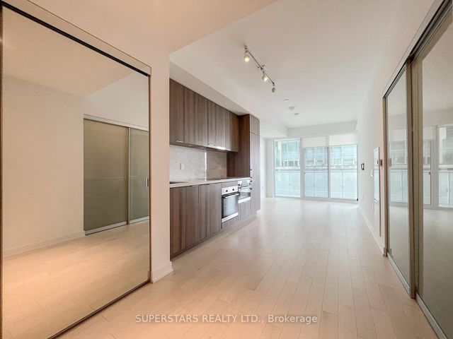 410 - 15 Queens Quay E