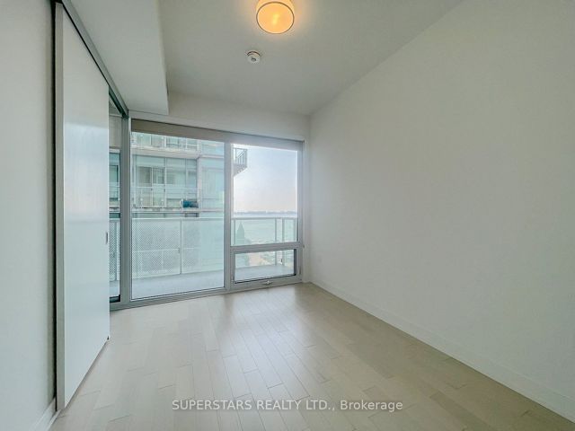 410 - 15 Queens Quay E