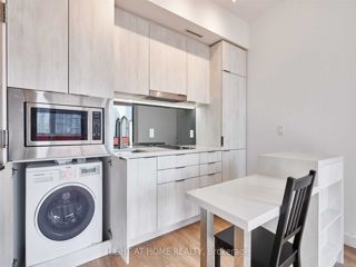 1716 - 215 Queen St W