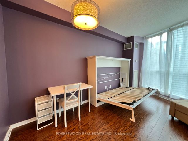 2201 - 208 Queens Quay Way W