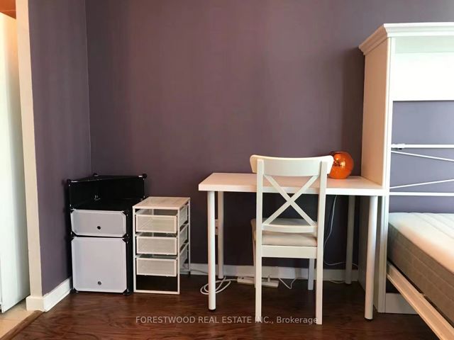 2201 - 208 Queens Quay Way W