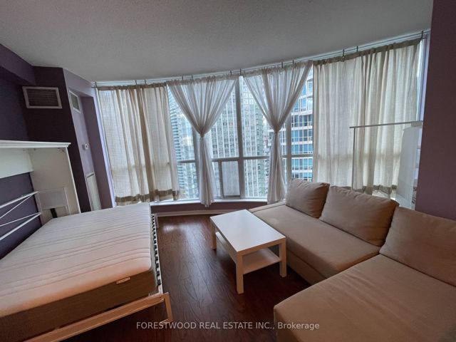 2201 - 208 Queens Quay Way W