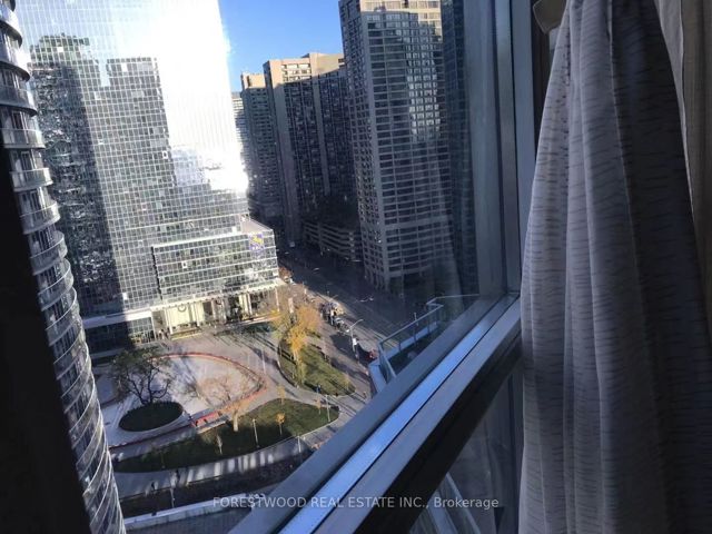 2201 - 208 Queens Quay Way W