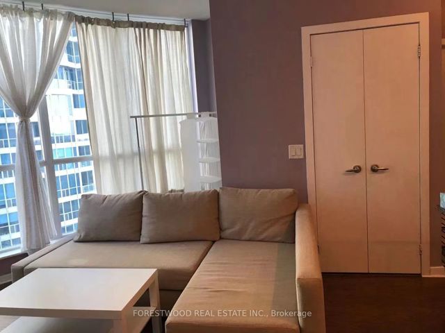 2201 - 208 Queens Quay Way W