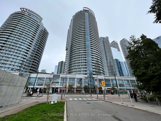 2201 - 208 Queens Quay Way W