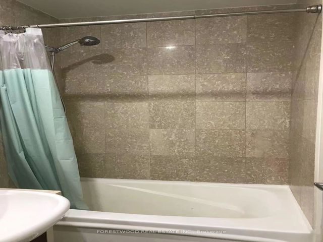 2201 - 208 Queens Quay Way W