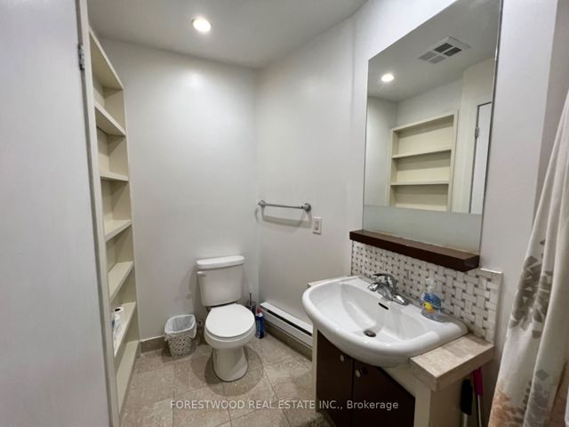 2201 - 208 Queens Quay Way W