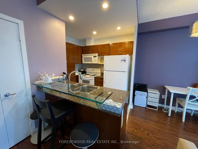 2201 - 208 Queens Quay Way W