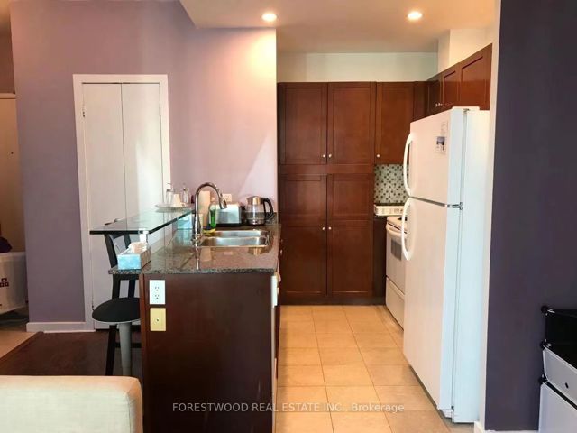 2201 - 208 Queens Quay Way W