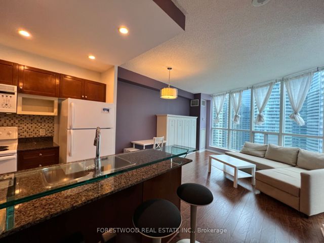 2201 - 208 Queens Quay Way W