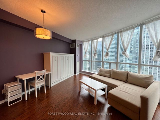 2201 - 208 Queens Quay Way W