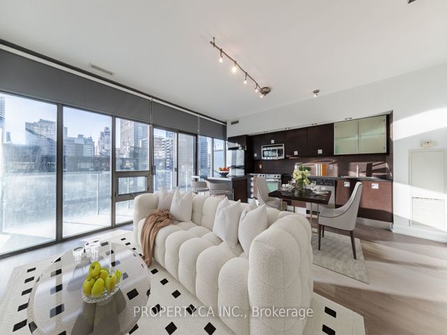 1007 - 33 Charles Ave E