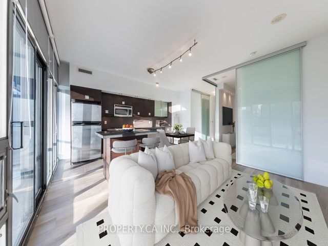1007 - 33 Charles Ave E