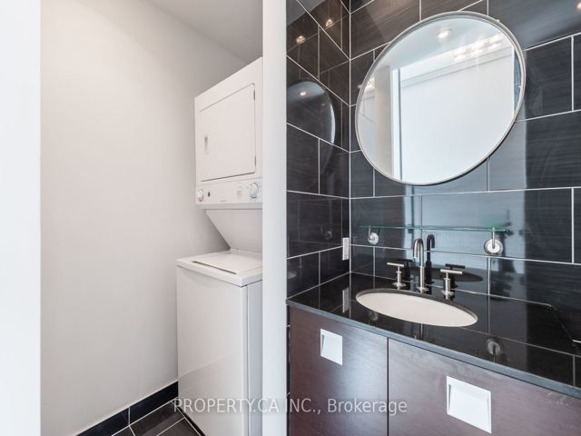 1007 - 33 Charles Ave E