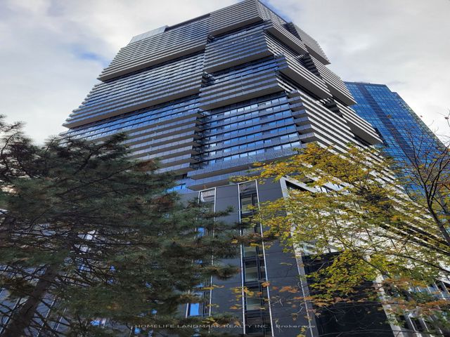 2005 - 55 Charles St E