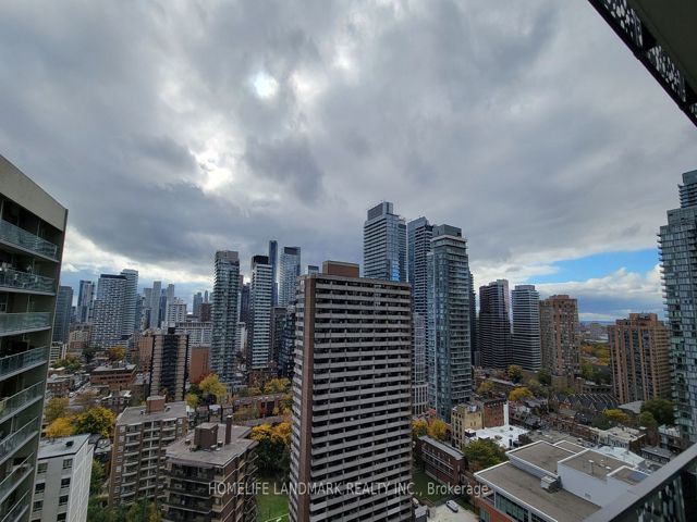 2005 - 55 Charles St E
