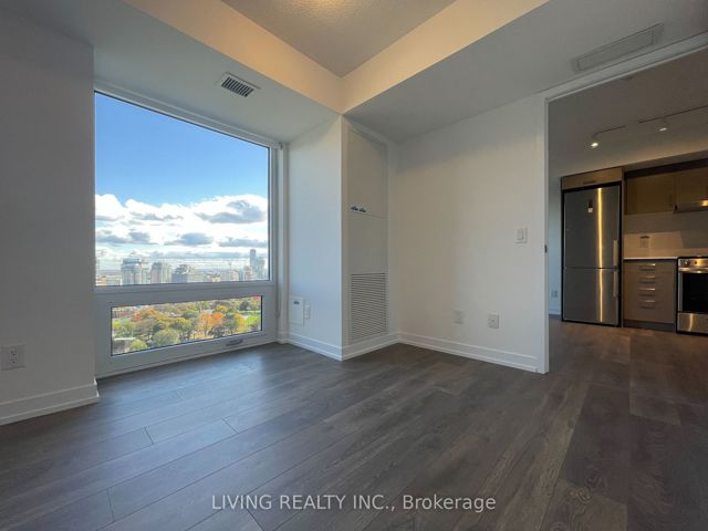 2212 - 219 Dundas St E