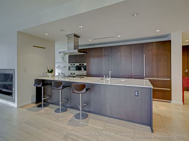 2501 - 180 University Ave