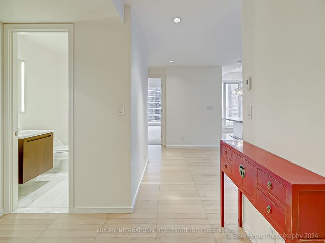 2501 - 180 University Ave