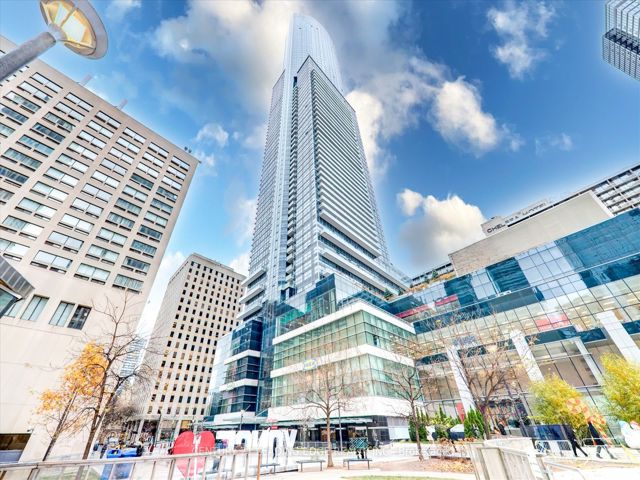 1002 - 386 Yonge St