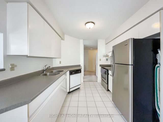 1113 - 24 Wellesley St W