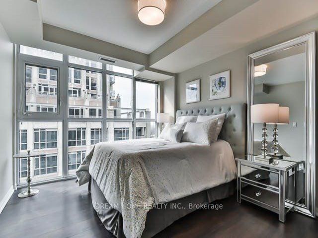 1207 - 35 Bastion St S