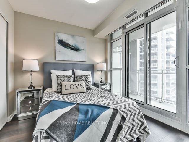 1207 - 35 Bastion St S