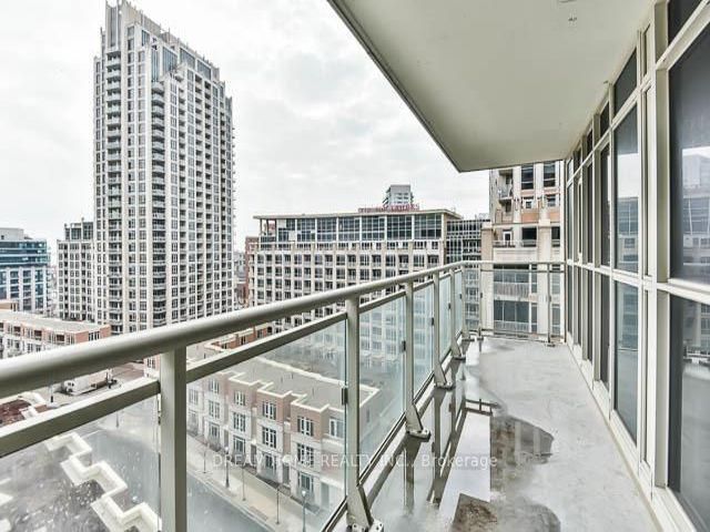 1207 - 35 Bastion St S