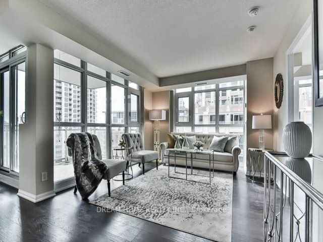 1207 - 35 Bastion St S