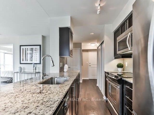 1207 - 35 Bastion St S
