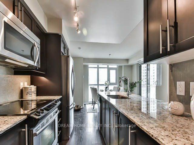 1207 - 35 Bastion St S