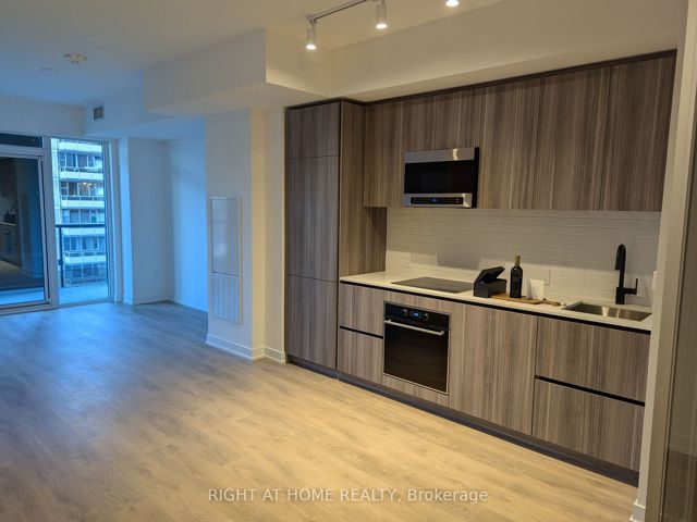 714 - 127 Broadway Ave