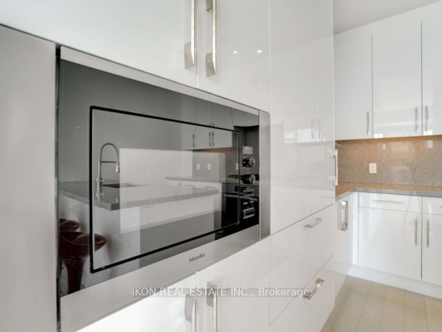 302 - 29 Queens Quay E