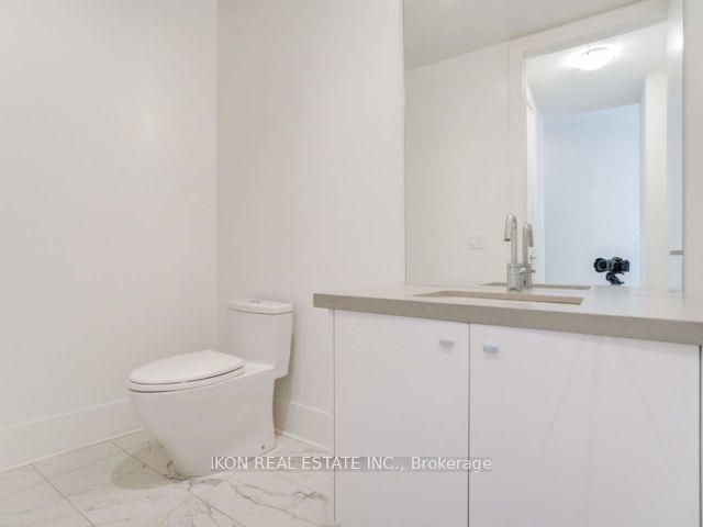 302 - 29 Queens Quay E