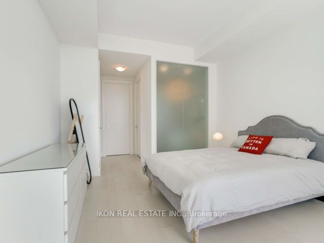 302 - 29 Queens Quay E