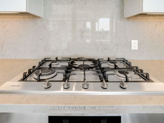 302 - 29 Queens Quay E