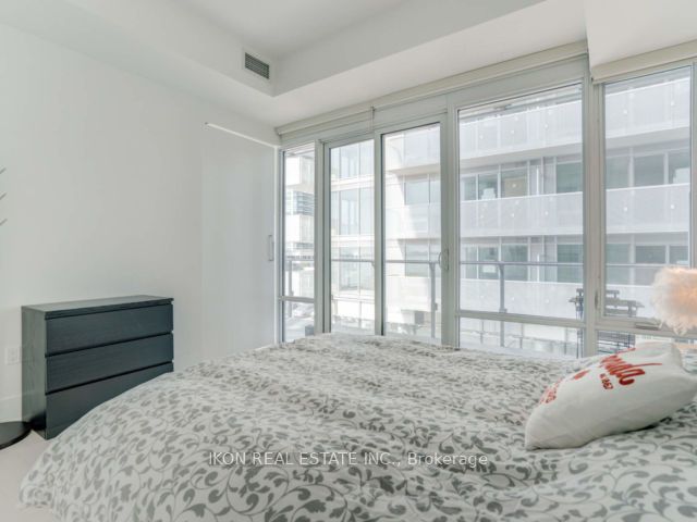302 - 29 Queens Quay E
