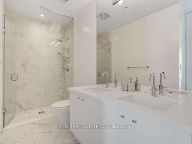302 - 29 Queens Quay E