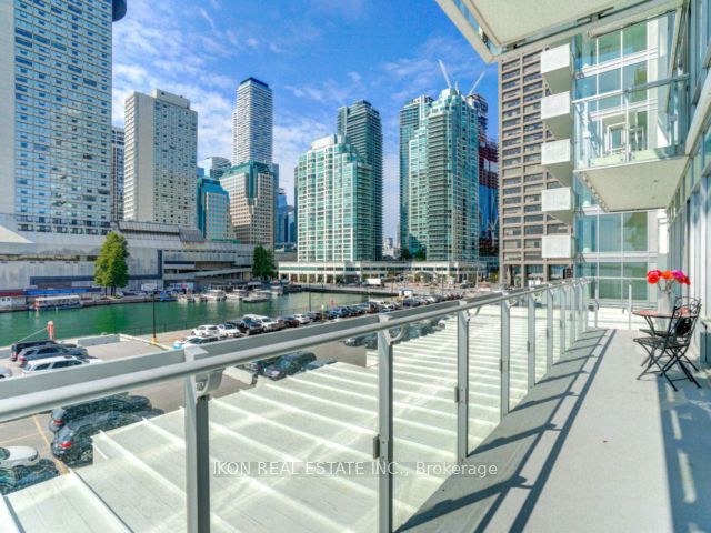 302 - 29 Queens Quay E