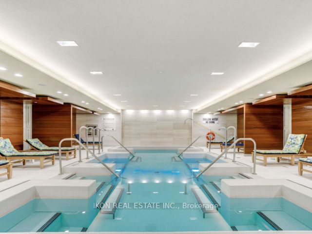 302 - 29 Queens Quay E