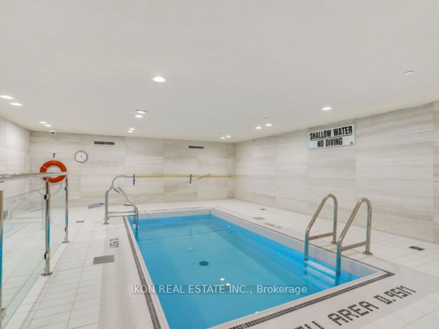 302 - 29 Queens Quay E