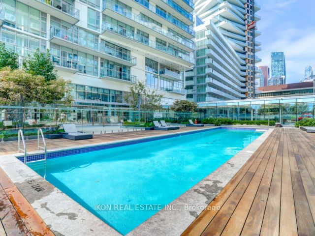302 - 29 Queens Quay E